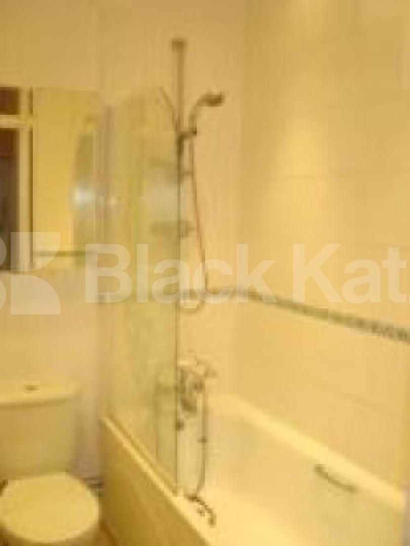 			Lovely New Instruction!!!, 2 Bedroom, 1 bath, 1 reception Flat			 Swinton Street, KINGS CROSS